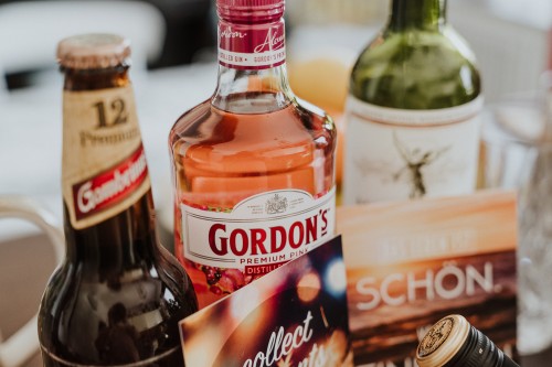 Hochzeitsgeschenke Spirituosen und Glückwunschkarten