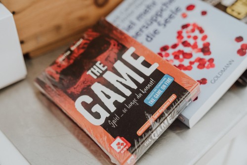 Farbfoto Hochzeitsgeschenk Bücher und Spiele