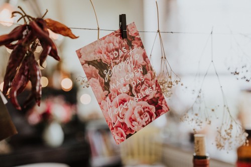 florale Glückwunschkarte an Wäscheleine