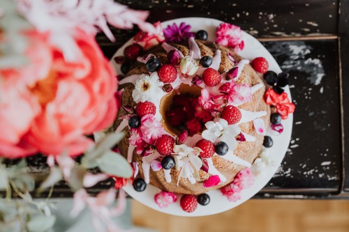 Hochzeitskuchen Gugelhupf farbig