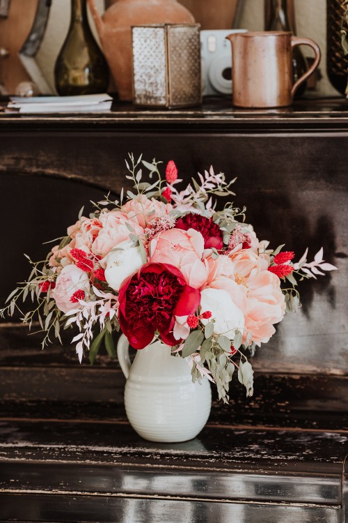 Brautstrauß mit Pfingstrosen farbig