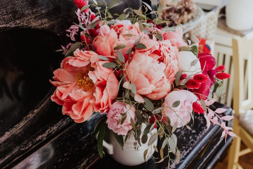 Brautstrauß mit Pfingstrosen in Farbe