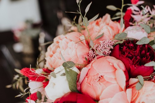 Brautstrauß in Farbe mit Pfingstrosen