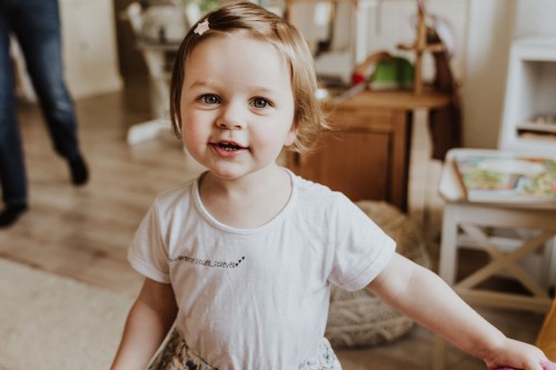 Ein kleines Mädchen.