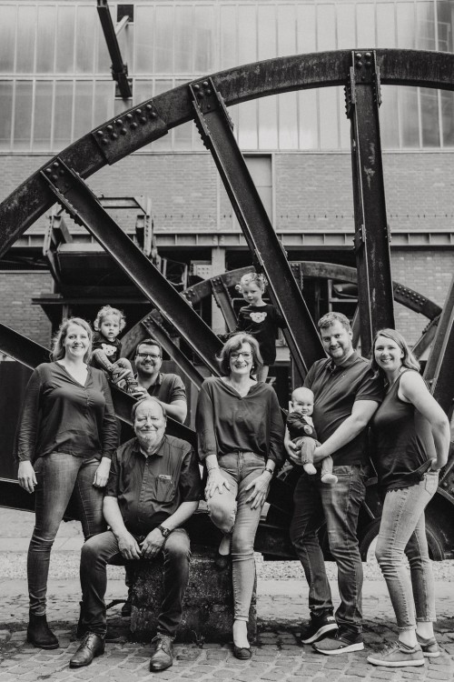 Familienfoto von Drei Generationen aufgenommen auf dem Gelände von Zeche Zollverein