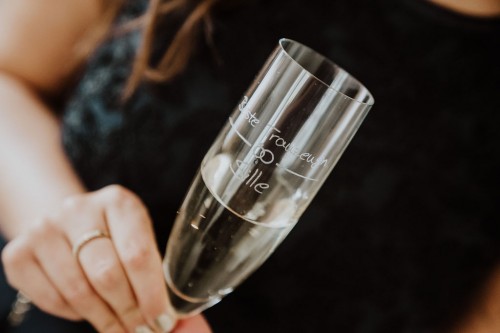 Farbfoto Sektglas Trauzeugin Gettingready