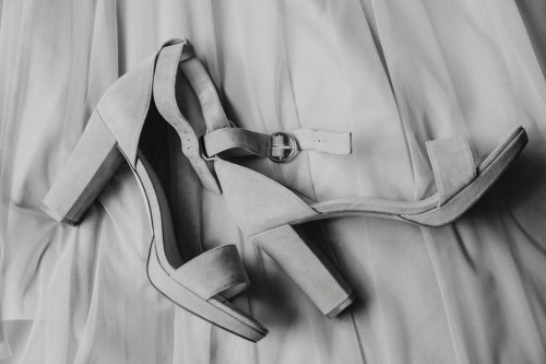 Brautoutfit Gettingready schwarzweiß