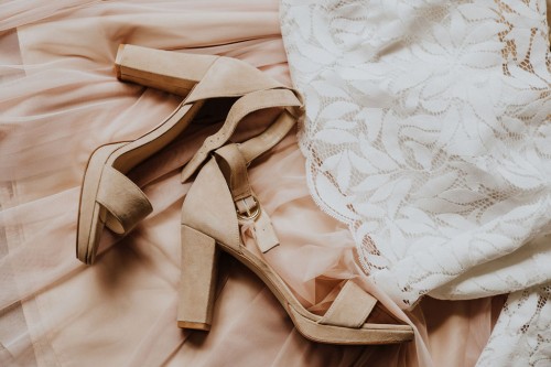 Farbfoto Brautoutfit Gettingready