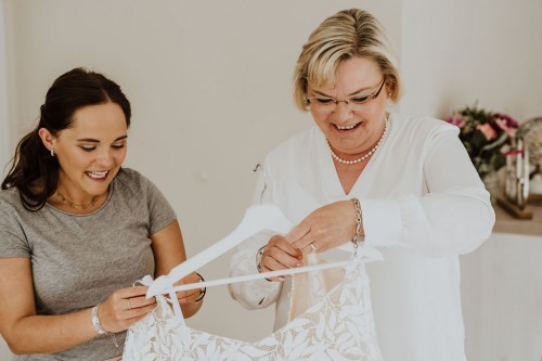 Gettingready mit Brautmutter und Trauzeugin