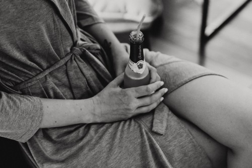 Gettingready im Hotelzimmer Piccolo im Morgenmantel