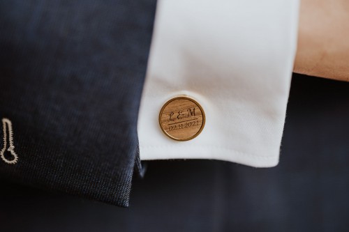 Manschettenknöpfe mit gravierten Text.