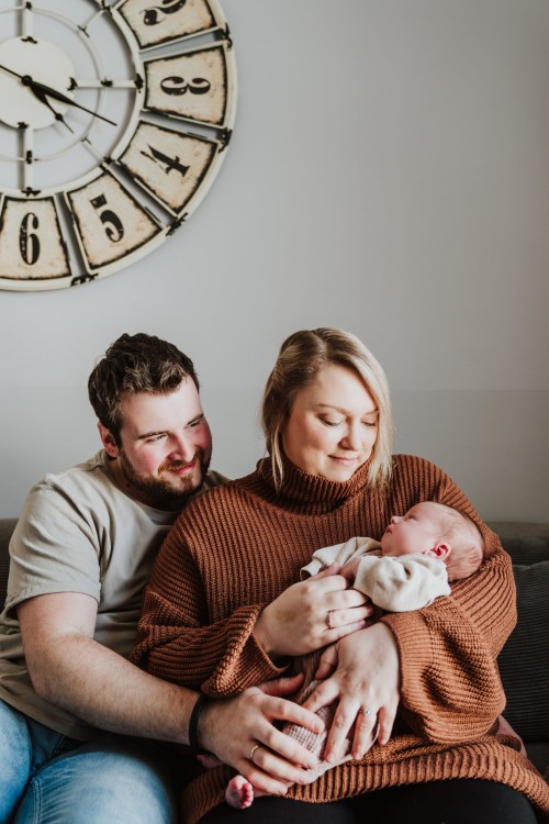 Glückliche Familie Newbornshooting
